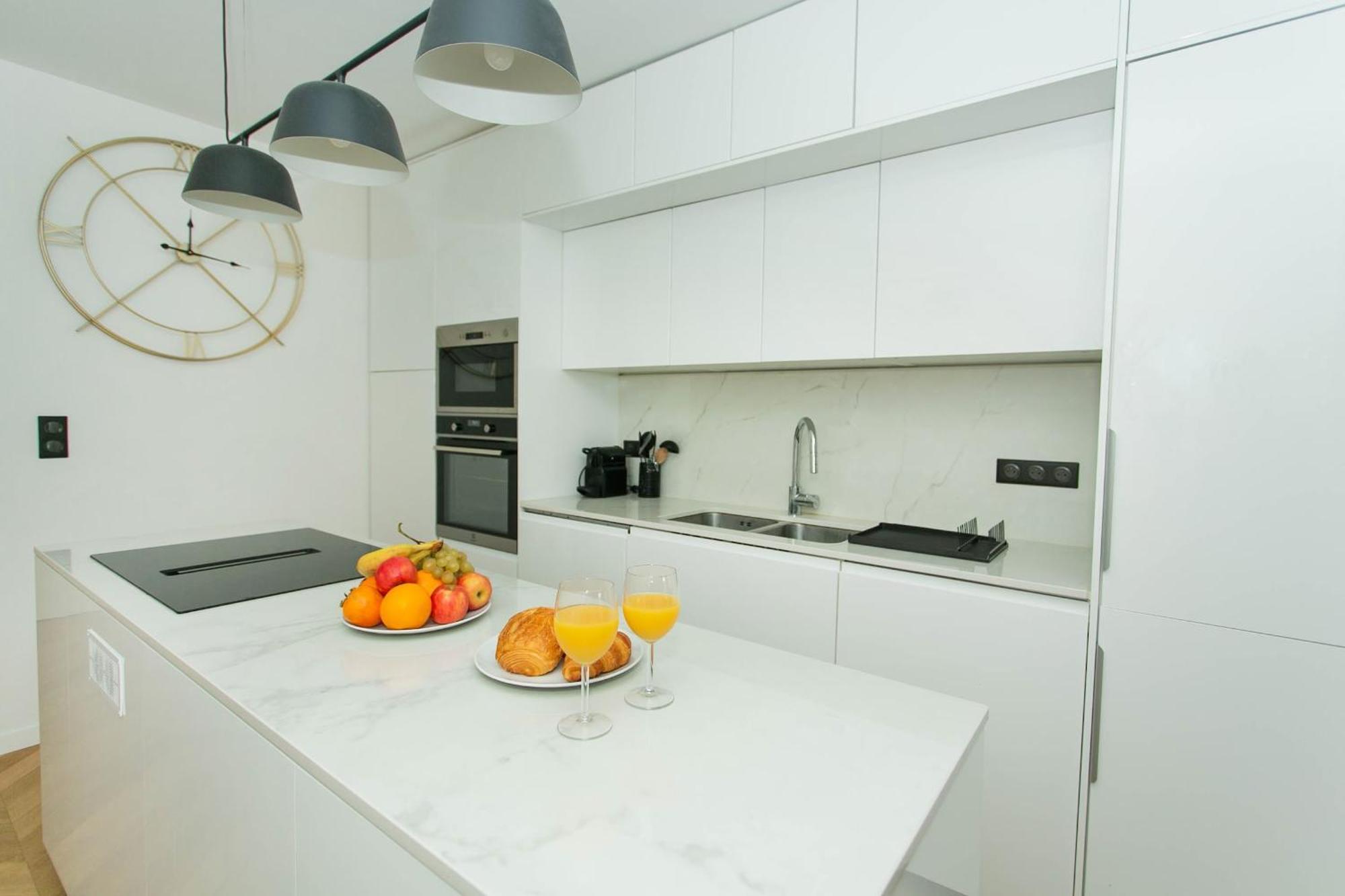 Haussmann - 2Br Near Champs-Elysees - Cityapartmentstay Paris Exteriör bild